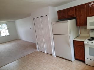 76 Maple St APT 4, Middleton, MA 01949