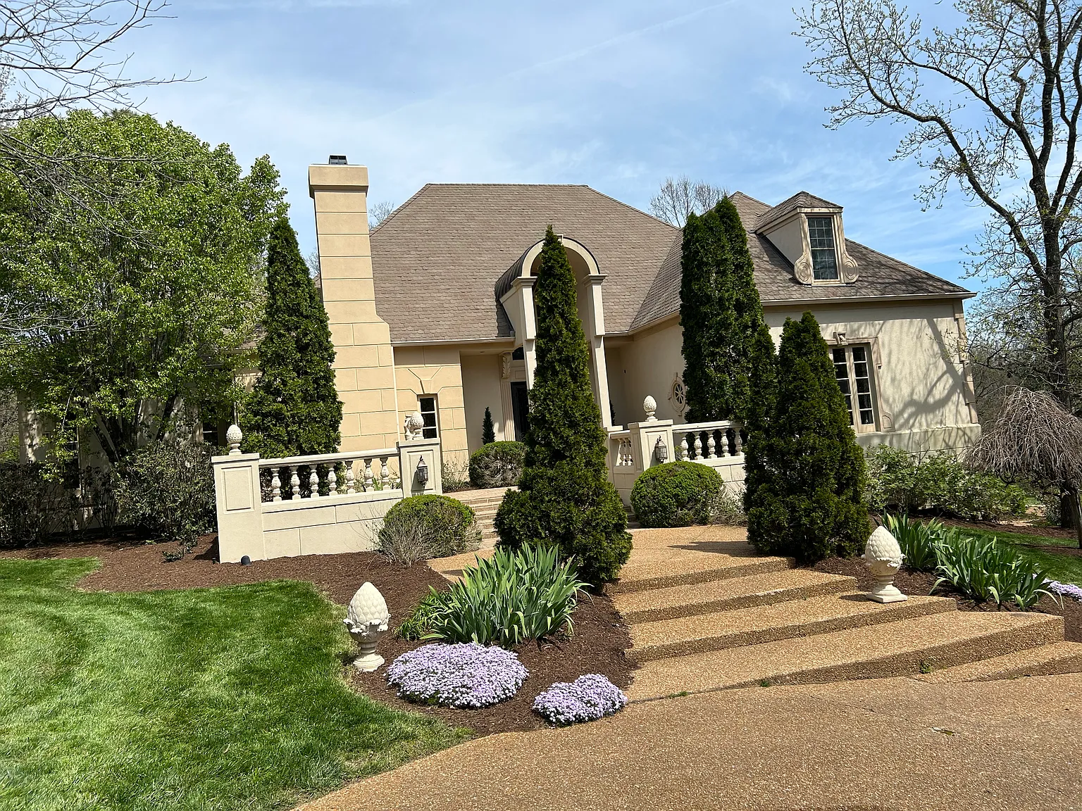 6 bed, 7217 sqft, $13,500 — Photo 2