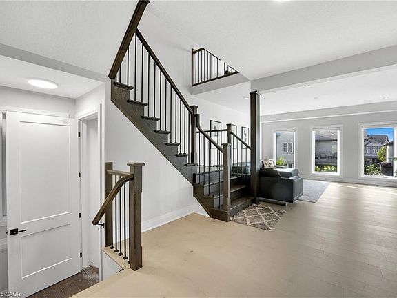 5th image of 554 Bridgemill Cres