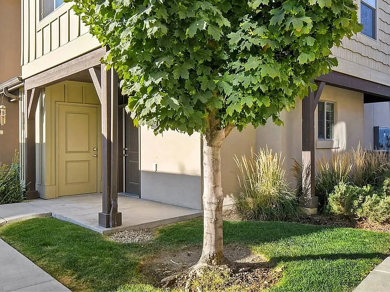 Linder Springs Townhomes — Photo 24