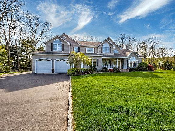3rd image of 52 Chateau Dr