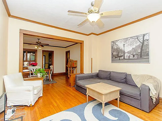 3 bed, 1200 sqft, $2,400 — Photo 2