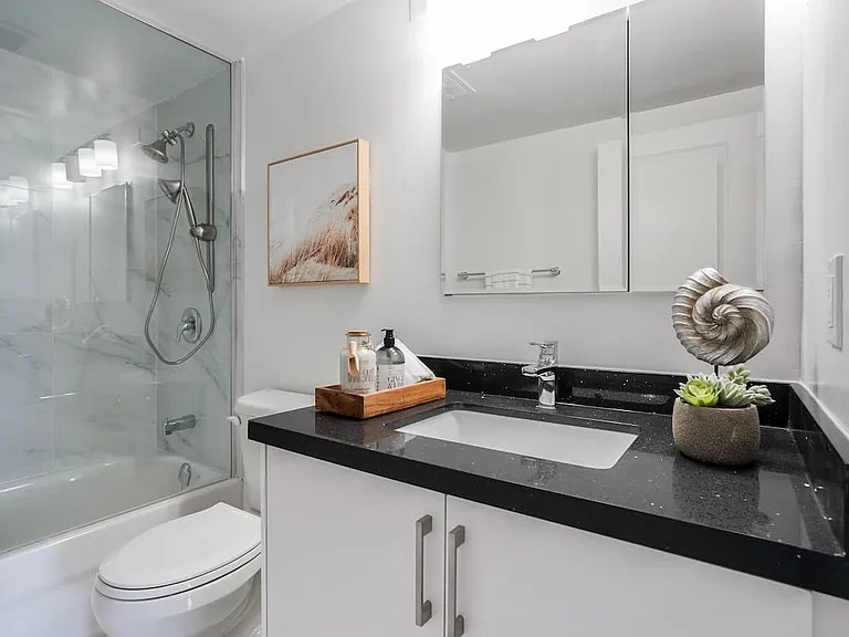 330 Spadina Rd — Photo 13