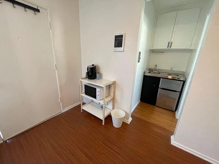 2901 Kenwood Ave #1 — Photo 4