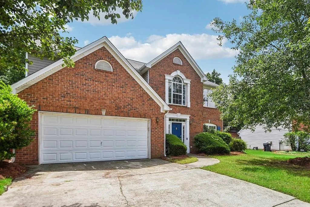 4 bed, 2.5 bath, 2458 sqft, $2,699 — Photo 2