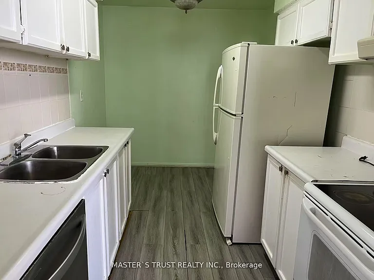 3420 Eglinton Ave E #903 — Photo 6