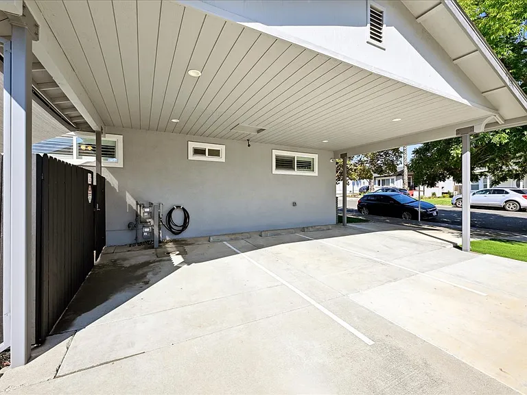 205 Grove St — Photo 41