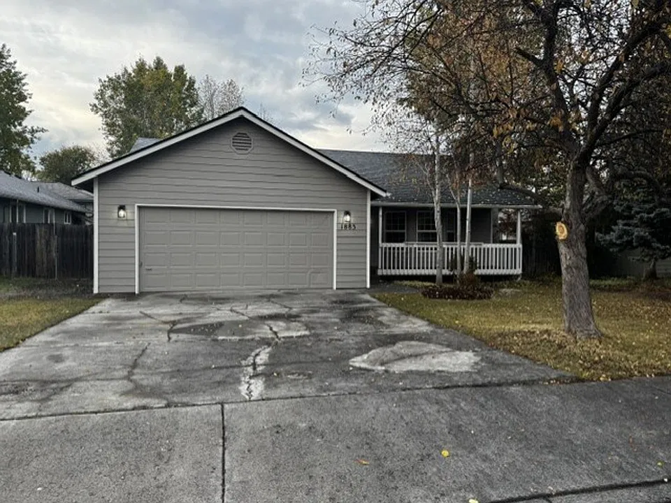 1883 NE Windy Tree Ct