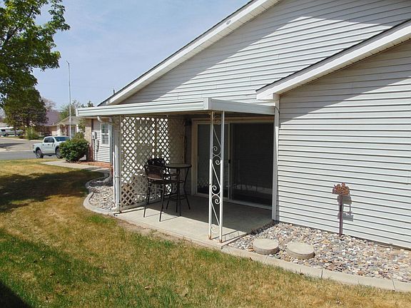 3rd image of 810 Riley Ln