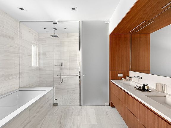 5th image of 285 Grand St Unit Phb