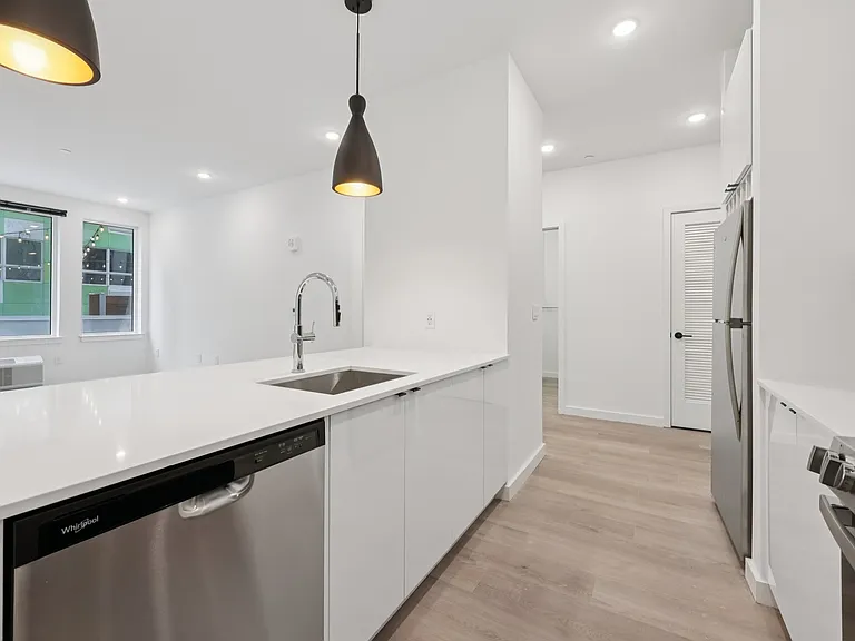 130 Monitor Street — Photo 24
