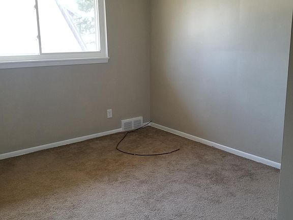 2nd image of 186 Logan St #Up