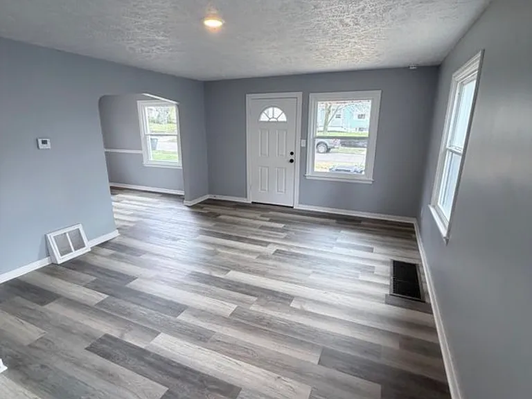 1568 Sunset Ave — Photo 3