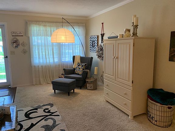 5th image of 432 S Tulip Tree Ct
