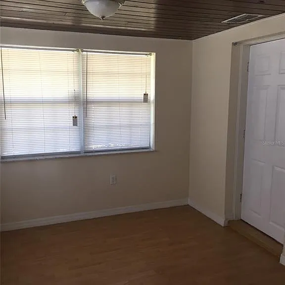 2417 Golfview St — Photo 7