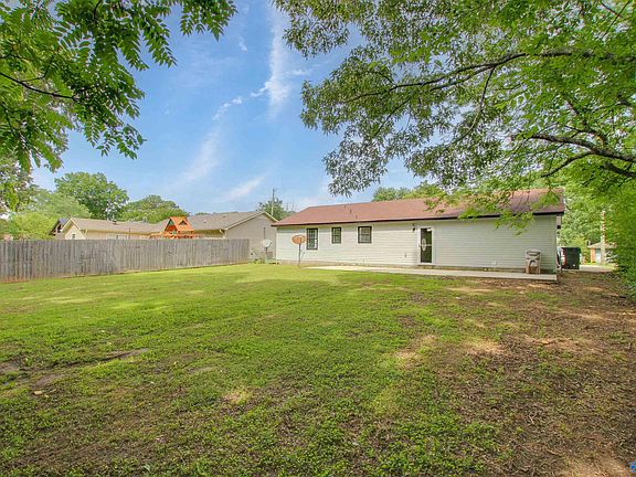 5th image of 1609 Saginaw Ln SW