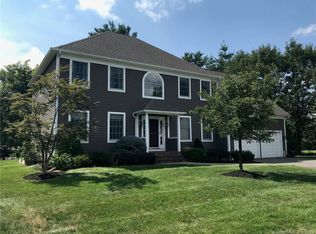 11 Buckingham Ln, West Hartford, CT 06117