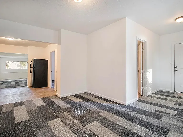 1630 S William St #1 — Photo 12