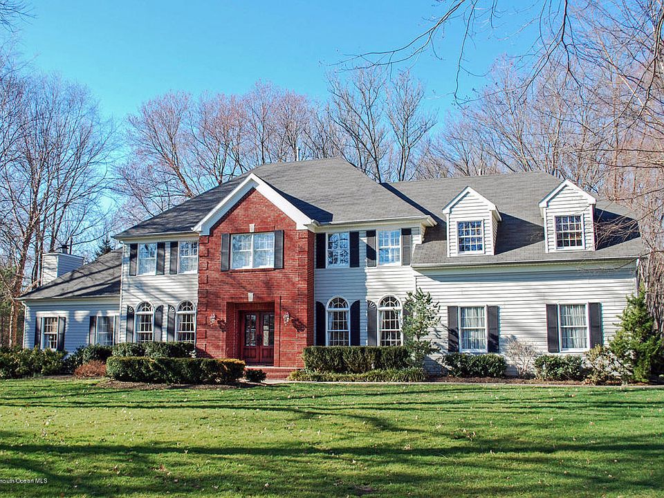 1st image of 32 Strauss Dr