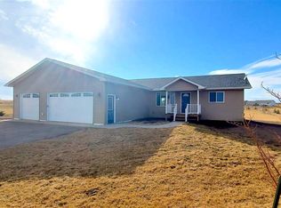 3015 Mustang Trl NE, Minot, ND 58703