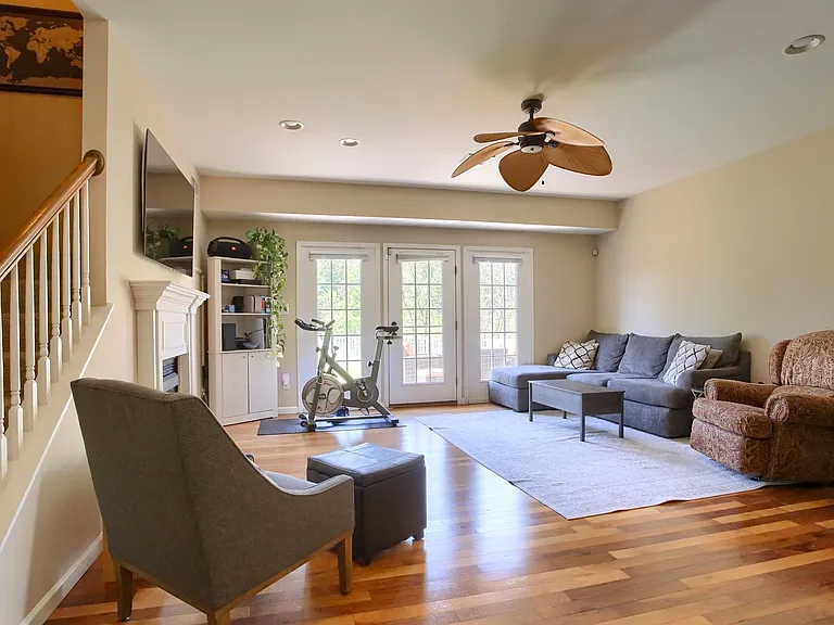690 Stoverdale Rd — Photo 12
