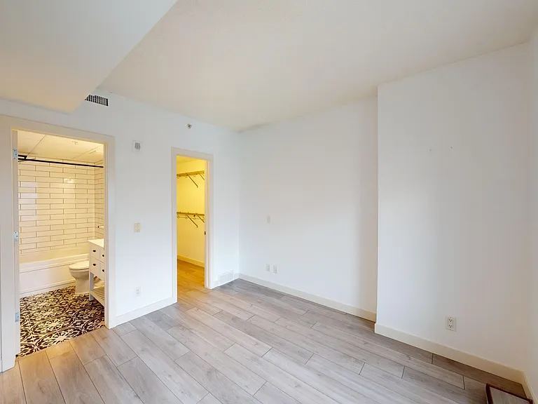 802 13th Ave SW — Photo 10