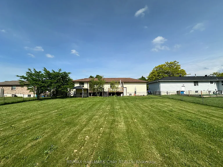 2047 Chantler St — Photo 14