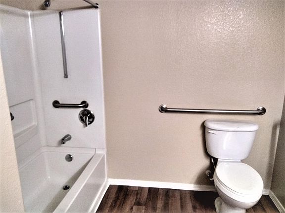 5th image of 351 E Pearl St APT 4105