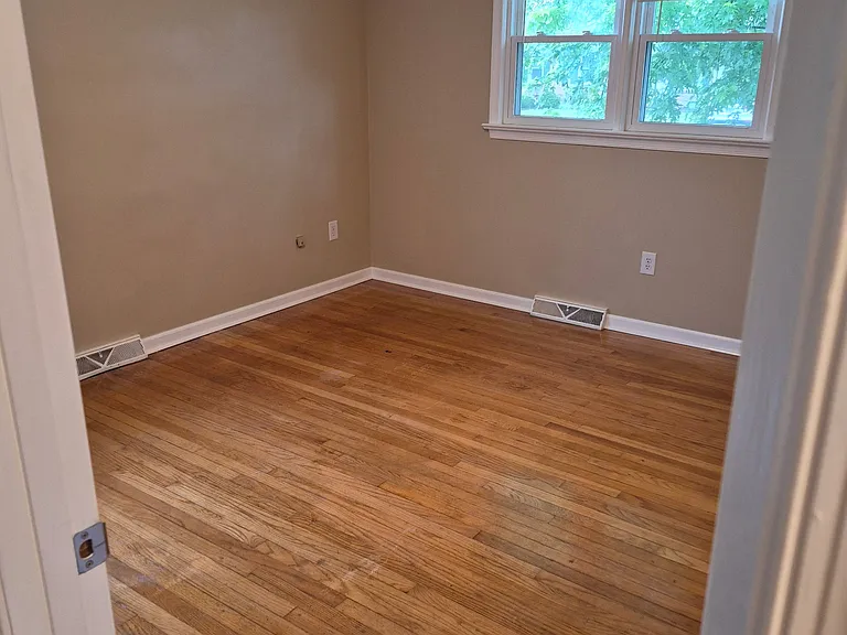 694 Phillip St — Photo 11