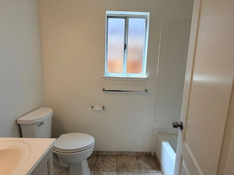 937 Neal St — Photo 15