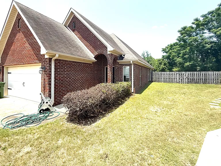 6605 Rock Ledge Rd — Photo 1