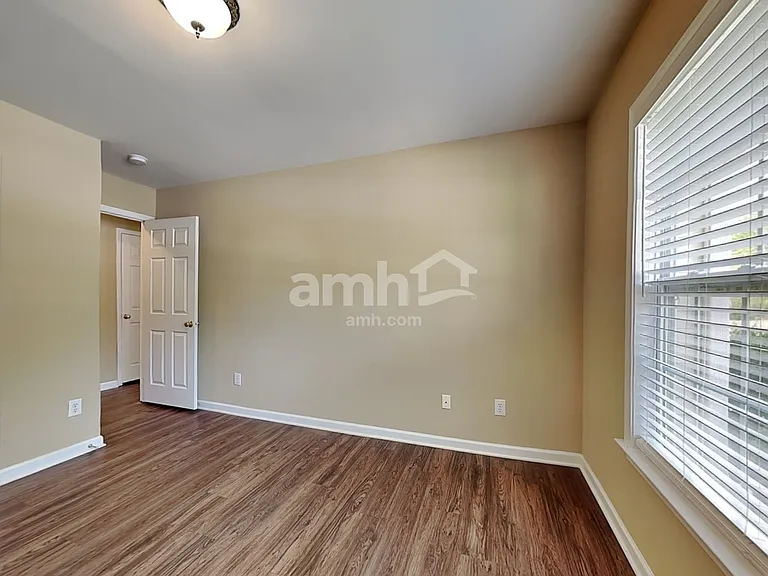 1867 Longmont Dr — Photo 14