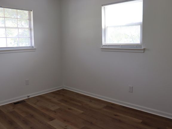 5th image of 3123 Round Hill Ave NW