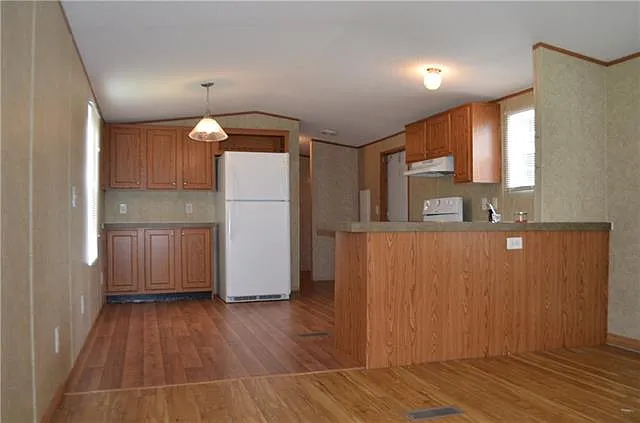 126 Robert St — Photo 4