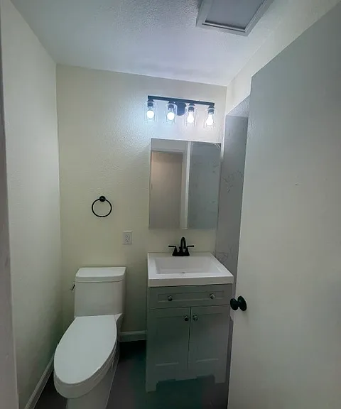 720 Merrywood Ln — Photo 18