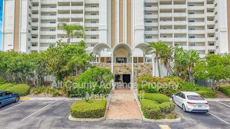 2 bed, 2.0 bath, 1111 sqft, $3,995 — Photo 2
