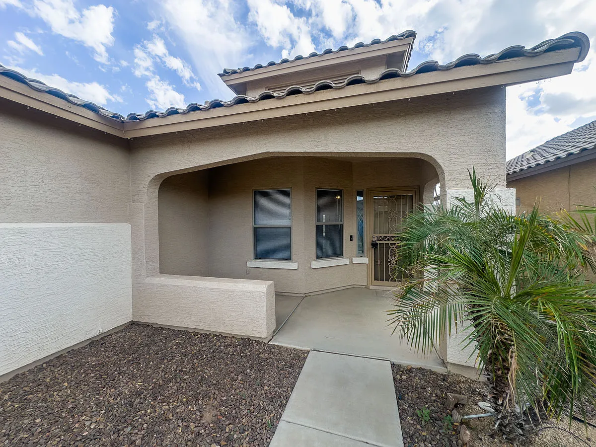 Move In Ready! 3 Beds, 2 Baths, Grass Backyard! — Photo 2