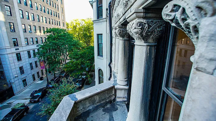 Rented by R New York | media 30