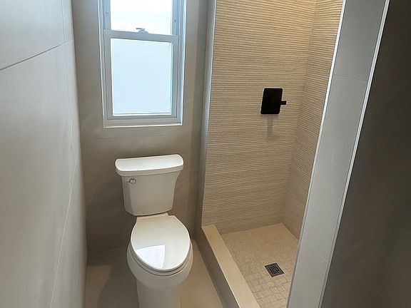 5th image of 450-452 E Park Ave #8