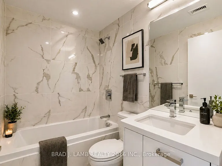 284 King St E #2607 — Photo 4