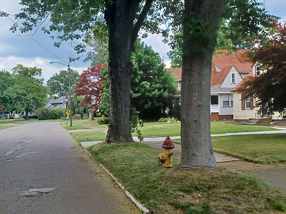 4th image of 721 Woodbine Ave SE