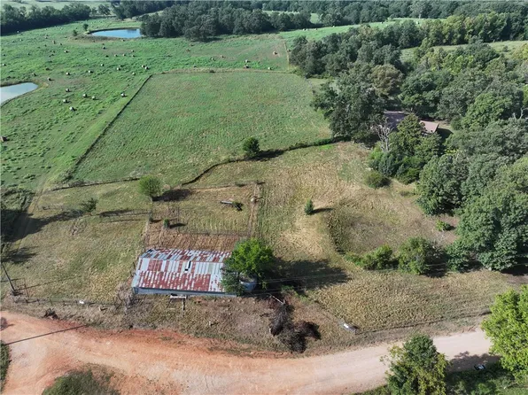 13150 S Pleasant Valley Rd, Gentry, AR 72734