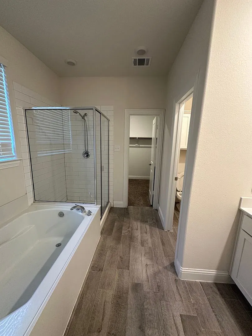Charming 4BR House in Aubrey — Photo 4