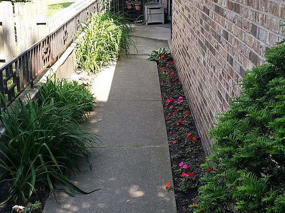 3rd image of 9615 Lowell Ave