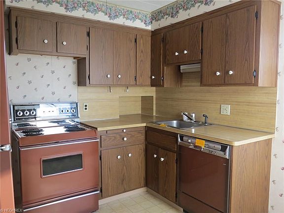 4th image of 30014 Phillips Ave