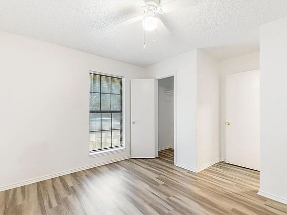 3rd image of 5008 Creekridge Dr