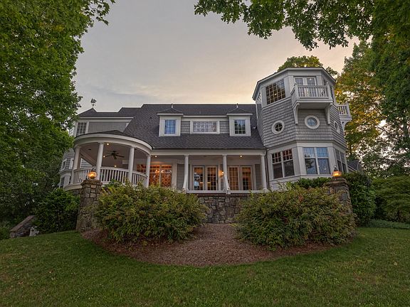 2nd image of 215 Low Country Dr