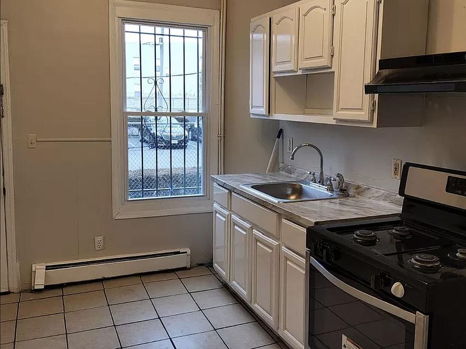 1st image of 86 Wilson Pl #1