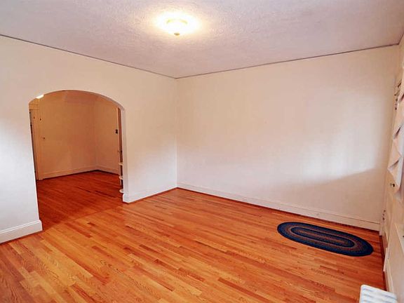 4th image of 423 Stafford St