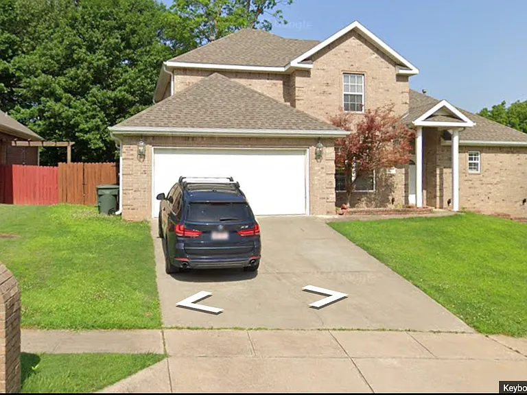 3089 N Dorchester Dr — Photo 1